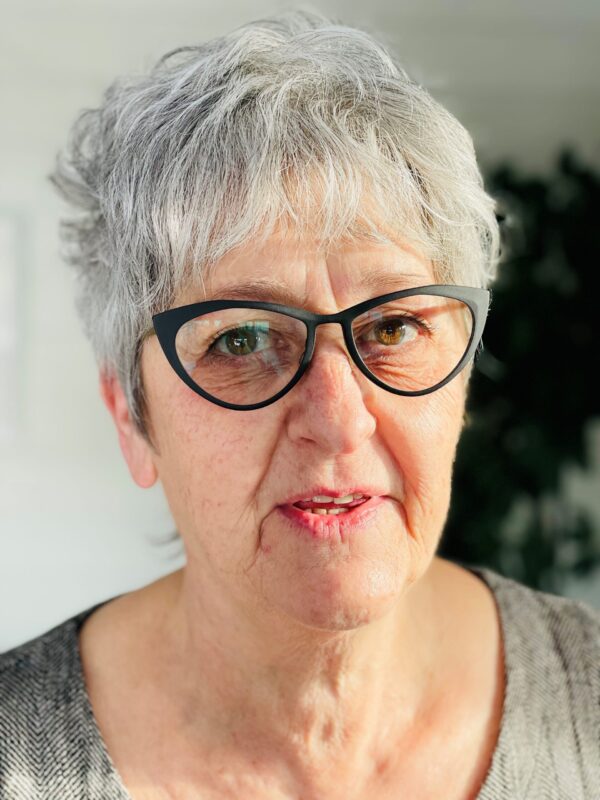 Kvinna med glasögon